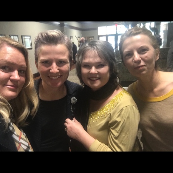 Meet your Posher, Elizabeth - Picture 4 of 8